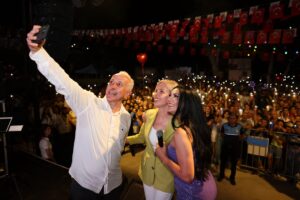 AKDENİZ BELEDİYESİNİN DÜZENLEDİĞİ 2. ESENLİ ÜZÜM ŞENLİĞİ YOĞUN KATILIMLA GERÇEKLEŞTİ